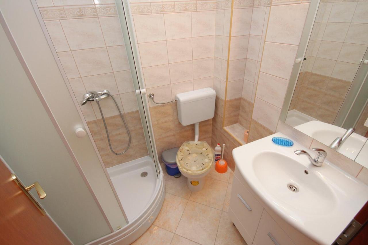 Apartment Njivice 5458D Eksteriør bilde
